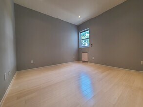 530 Tompkins Ave, Unit A in San Francisco, CA - Foto de edificio - Building Photo