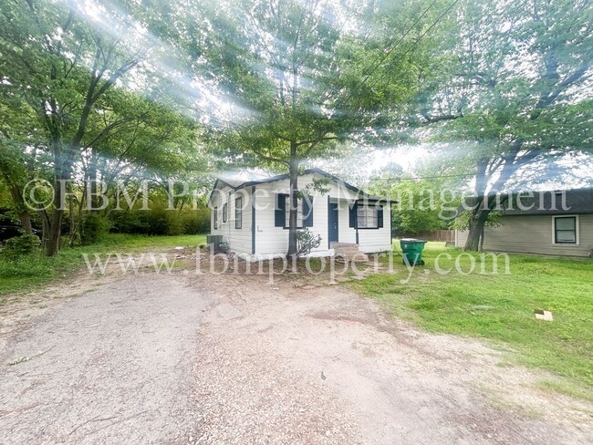 410 N Flat St in Waxahachie, TX - Building Photo - Building Photo