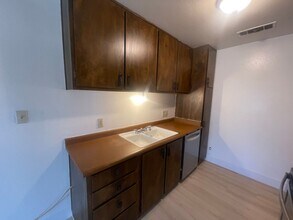 1221 N Peach Ave in Fresno, CA - Building Photo - Building Photo