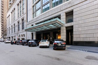 130 N Garland Ct in Chicago, IL - Foto de edificio - Building Photo