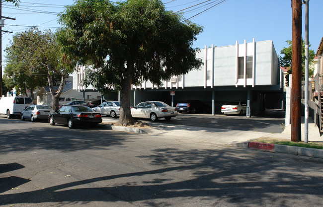 1319 Stanley Ave in Glendale, CA - Foto de edificio - Building Photo