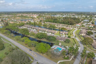 Pine Ridge South I in Greenacres, FL - Foto de edificio - Building Photo