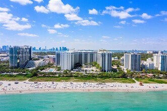 102 24th St, Unit 1012 in Miami Beach, FL - Building Photo - Building Photo