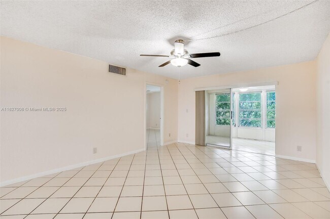 608 SW Natura Blvd in Deerfield Beach, FL - Building Photo - Building Photo