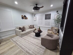 11 Sola Ct in Sacramento, CA - Building Photo - Building Photo