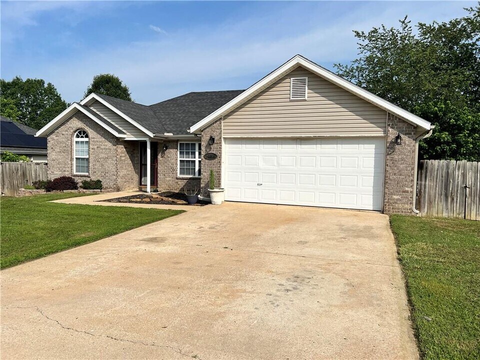 20835 Justin Dr in Springdale, AR - Building Photo