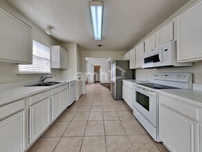 1104 Brook Canyon Dr in Arlington, TX - Building Photo - Building Photo