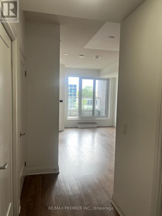 3220 Sheppard Ave E in Toronto, ON - Building Photo - Building Photo