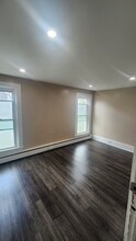 178 W 2nd St, Unit Upper in Dunkirk, NY - Foto de edificio - Building Photo