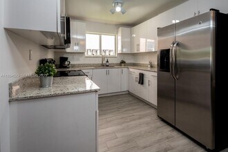 2800 SW 4th St in Miami, FL - Building Photo - Building Photo