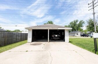 327 Planett St, Unit 327 planett street in La Porte, IN - Foto de edificio - Building Photo