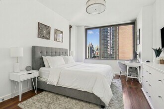 101 W 24th St in New York, NY - Building Photo - Building Photo