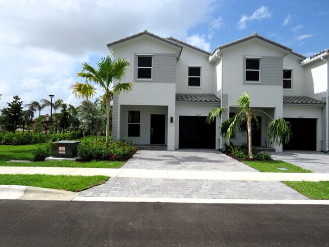 18417 SW 1st St in Pembroke Pines, FL - Building Photo - Building Photo