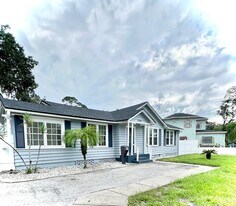 2704 Spring Park Rd in Jacksonville, FL - Building Photo