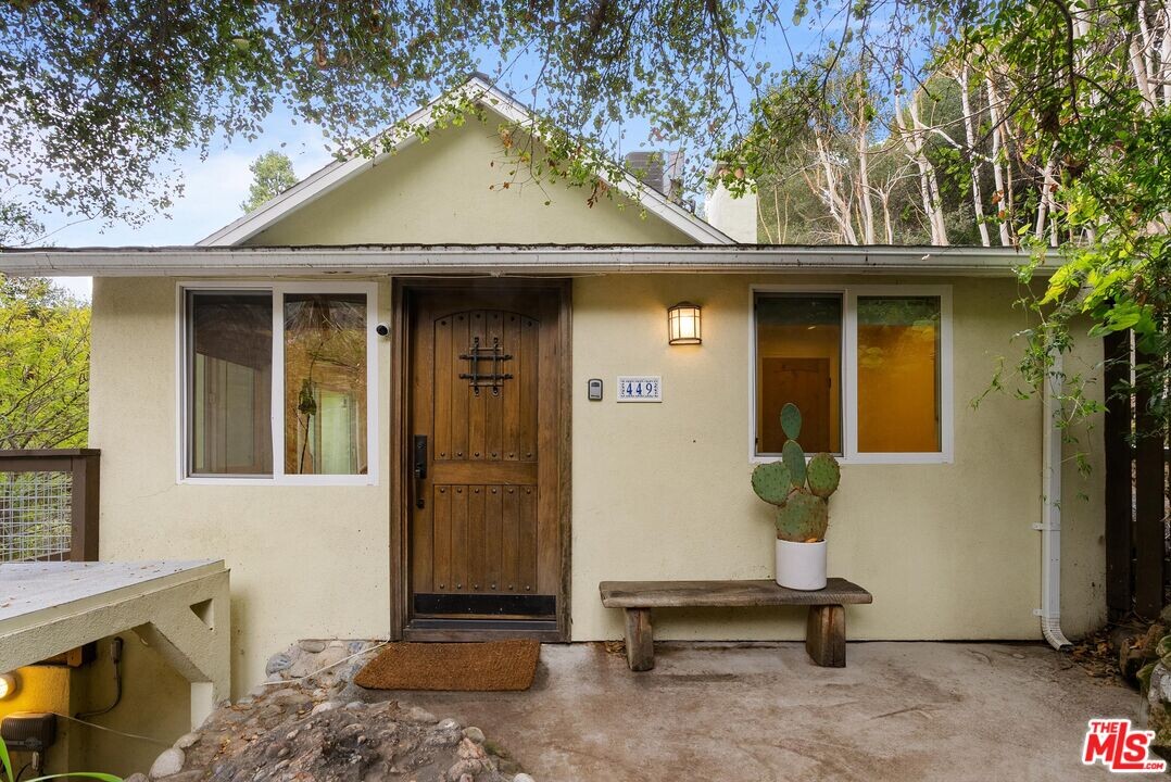 449 Short Tr in Topanga, CA - Building Photo