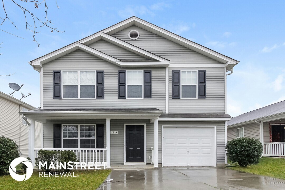 5627 Henderson Oaks Dr in Charlotte, NC - Building Photo