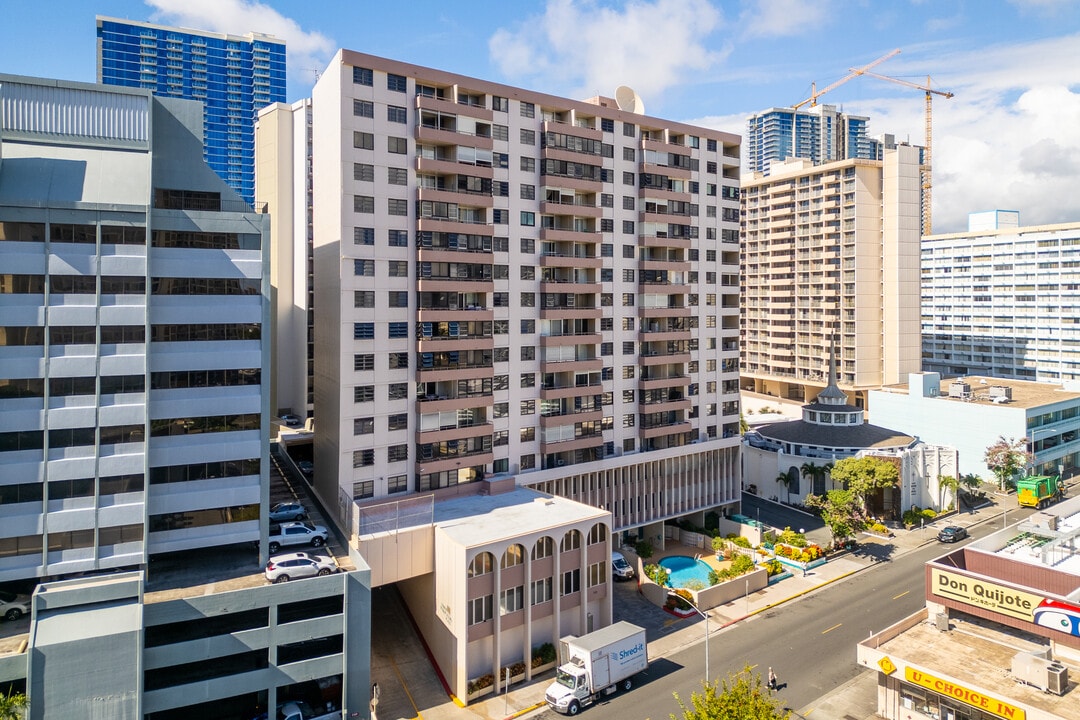 750 Kaheka St in Honolulu, HI - Building Photo