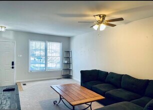 7829 Gum Springs Village Dr in Alexandria, VA - Building Photo - Building Photo