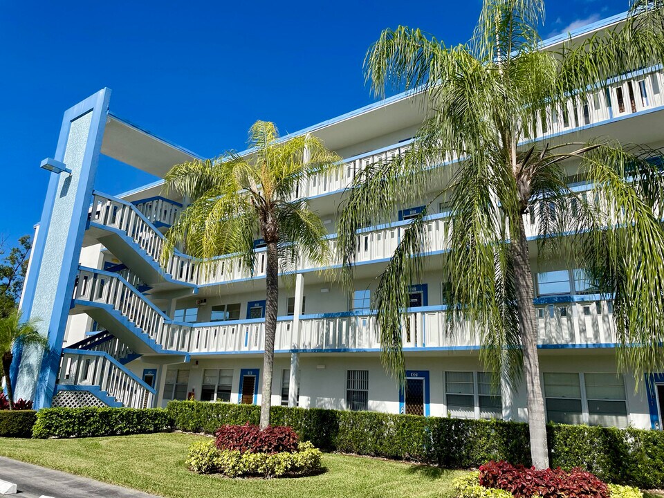 4019 Lincoln A in Boca Raton, FL - Building Photo