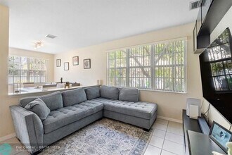 9090 NW 40th Pl in Sunrise, FL - Building Photo - Building Photo