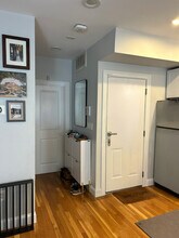 7 Leeds St, Unit 2 in Boston, MA - Foto de edificio - Building Photo