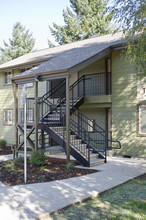 Montebello Apartments in Wilsonville, OR - Building Photo - Building Photo