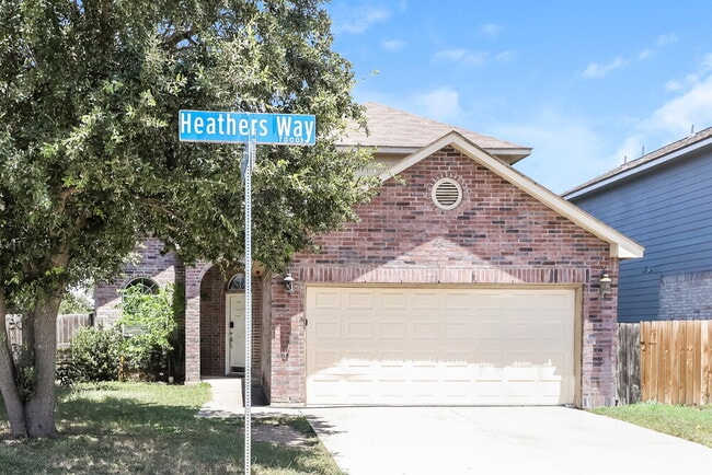 7031 Heathers Way in San Antonio, TX - Foto de edificio - Building Photo