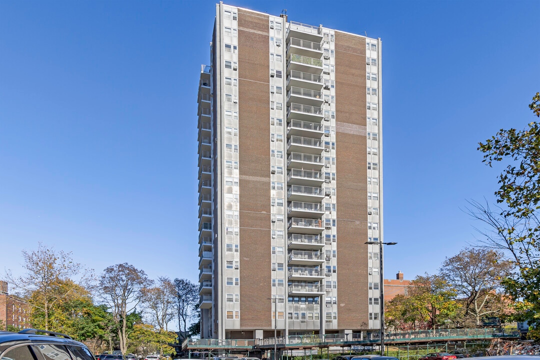 Corlear Gardens in Bronx, NY - Building Photo