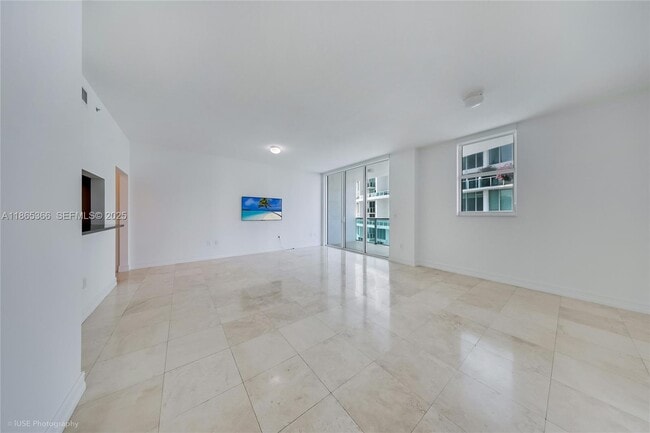 31 SE 5th St, Unit 3421 in Miami, FL - Foto de edificio - Building Photo