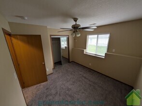914 Fall Meadow Ln in Belton, MO - Foto de edificio - Building Photo