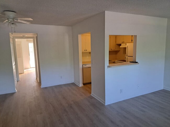 243 Canterbury K in West Palm Beach, FL - Building Photo - Building Photo