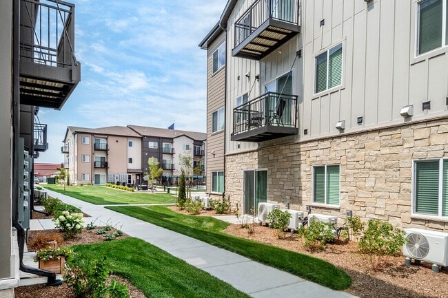 The Reserve on 77 in Lincoln, NE - Foto de edificio - Building Photo