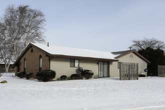 Plymouth Village Apartments in Plymouth, OH - Foto de edificio - Building Photo