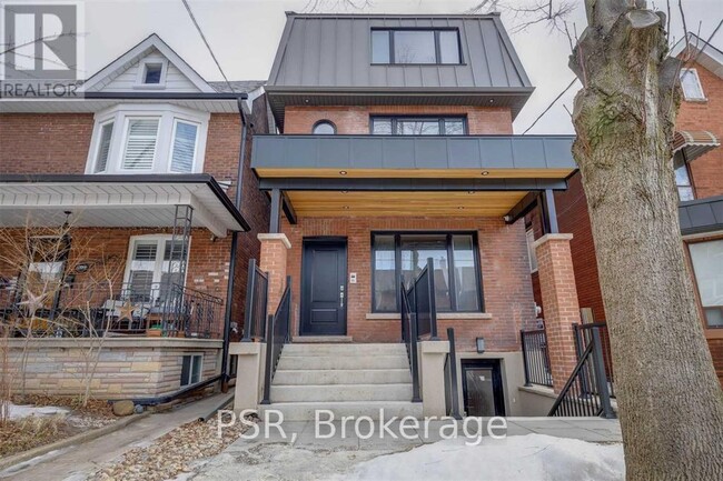207-207 Perth Ave in Toronto, ON - Building Photo - Building Photo
