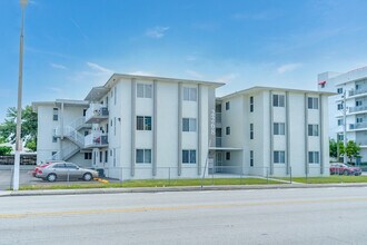 Marta Sanchez Apartments in Miami, FL - Building Photo - Primary Photo