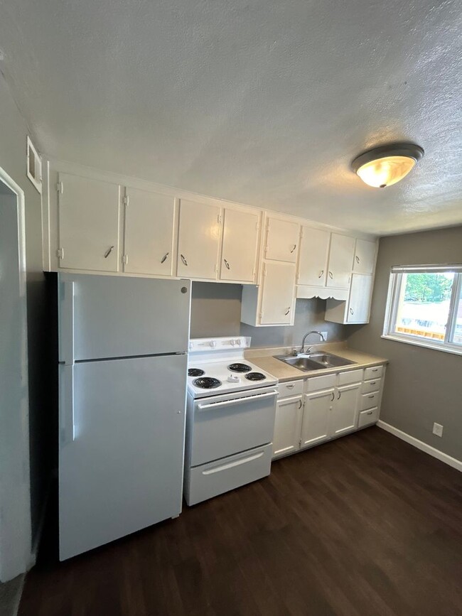 property at 1007 Forest Ct