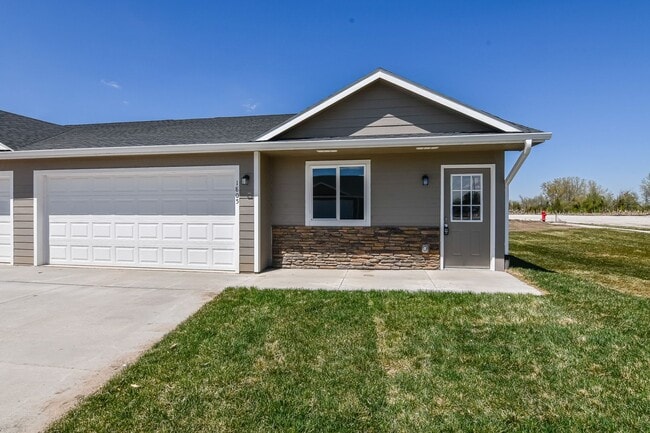 831 Robin Ln in Madrid, IA - Building Photo - Building Photo
