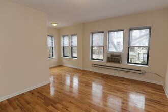 3720 N Pine Grove Ave in Chicago, IL - Building Photo - Building Photo