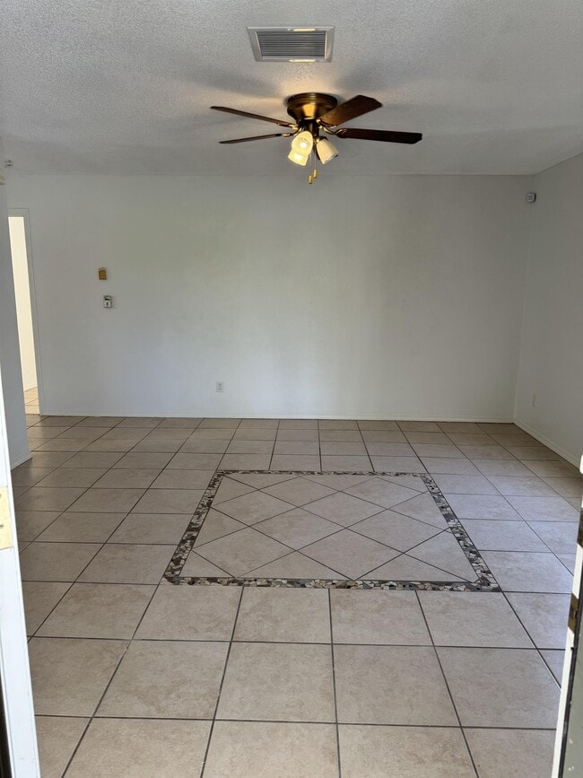 10751 Thunder Rd in Socorro, TX - Building Photo - Building Photo