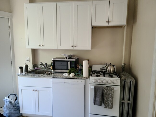 44 High St, Unit 3 in Brookline, MA - Building Photo - Building Photo