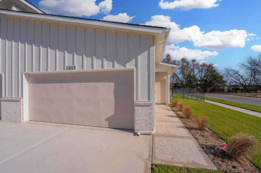 1902 Cody Ln in Goddard, KS - Building Photo