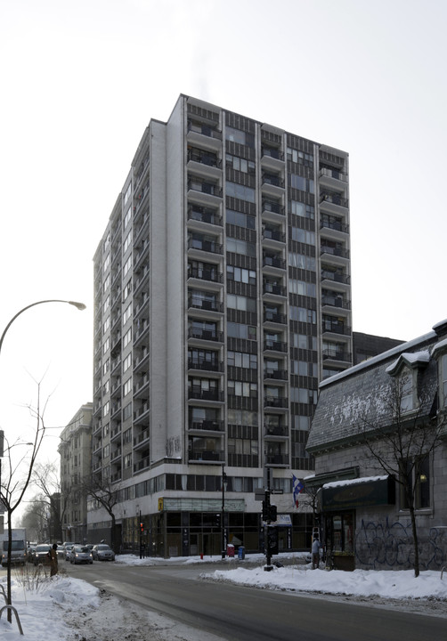 Chateau St-Marc in Montréal, QC - Building Photo