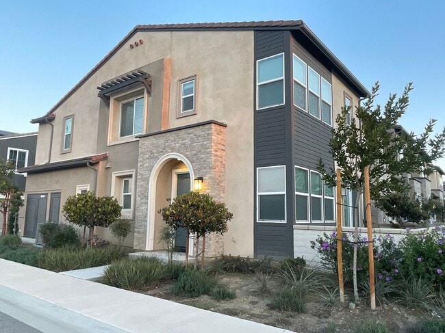 property at 3601 E Moonlight St