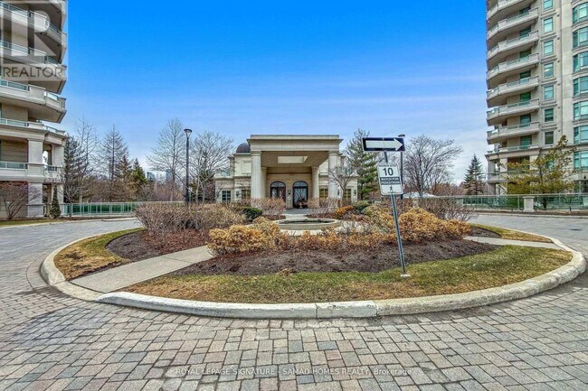 10 Bloorview Pl in Toronto, ON - Building Photo - Building Photo
