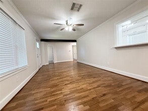 105 Birch St in Lake Jackson, TX - Building Photo - Building Photo