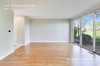 548 Woodhaven Dr in Mundelein, IL - Building Photo - Building Photo