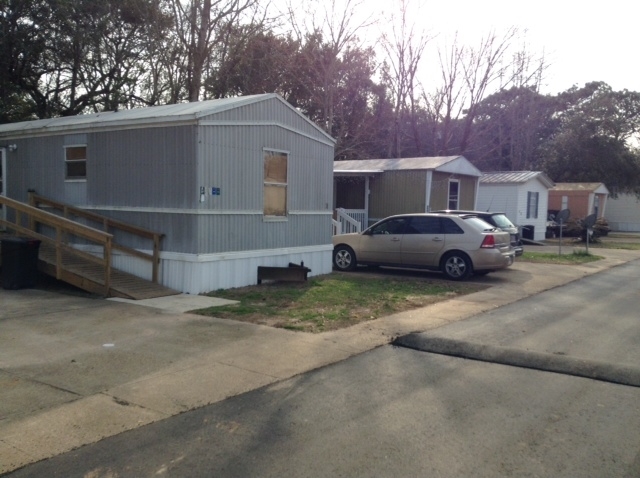 Jacks Trailer Court in Foley, AL - Building Photo