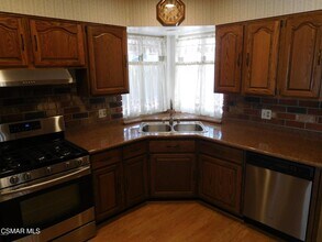 1394 Sycamore Dr in Simi Valley, CA - Building Photo - Building Photo