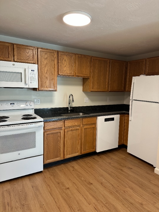 220 Providence Rd in Grafton, MA - Building Photo