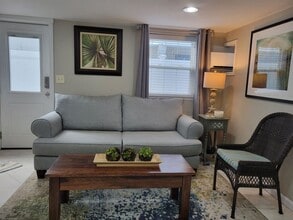 371 E Penn St, Unit Home in Long Beach, NY - Building Photo - Building Photo
